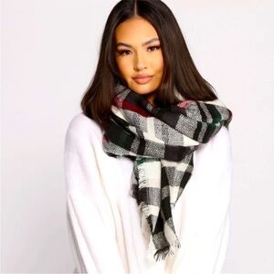 NEW! Plaid Black & White Scarf NWT